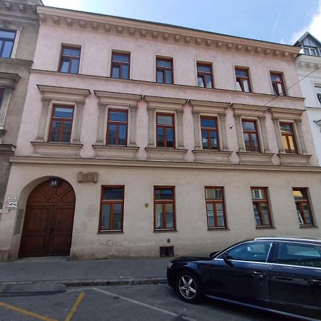 Pia'S Gardenview Apartment Виена Екстериор снимка