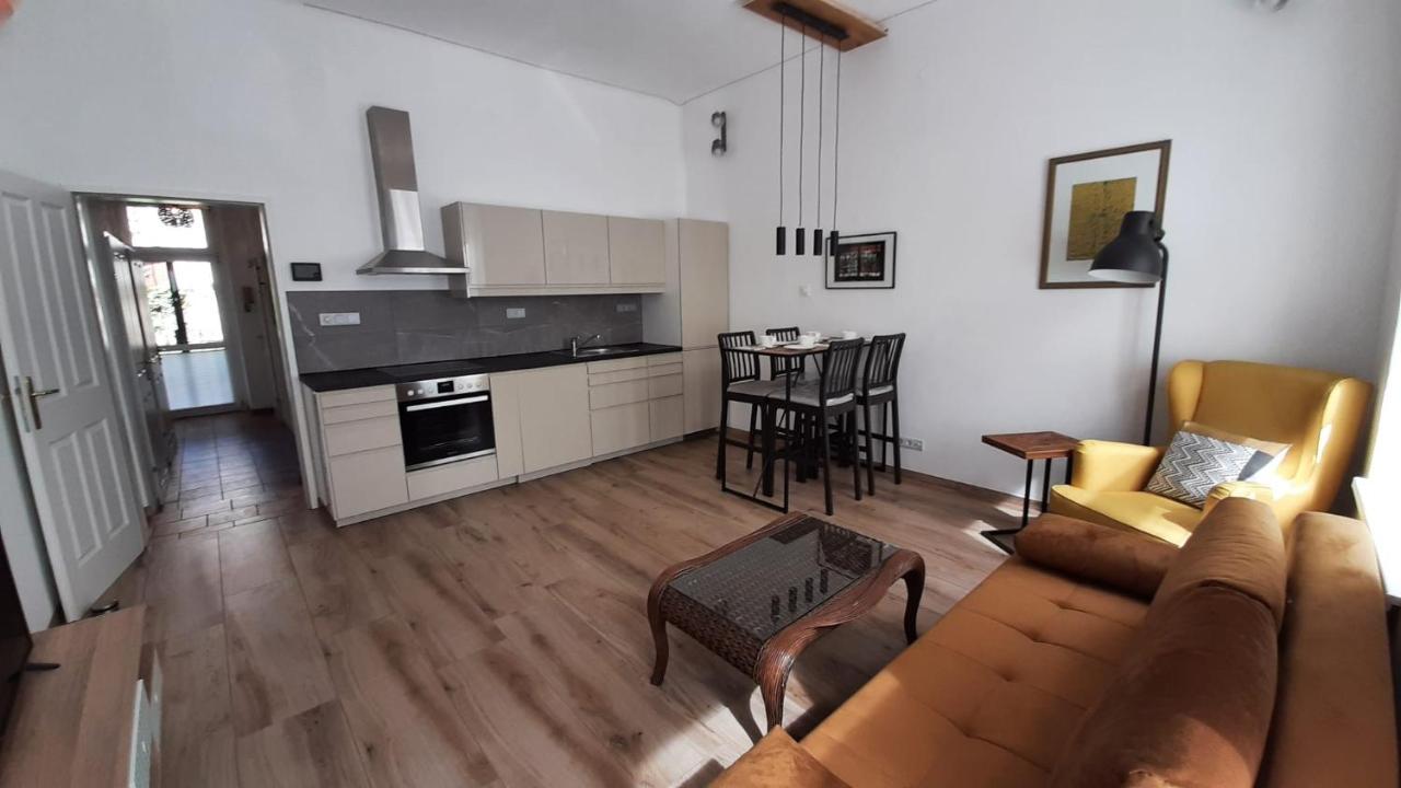 Pia'S Gardenview Apartment Виена Екстериор снимка