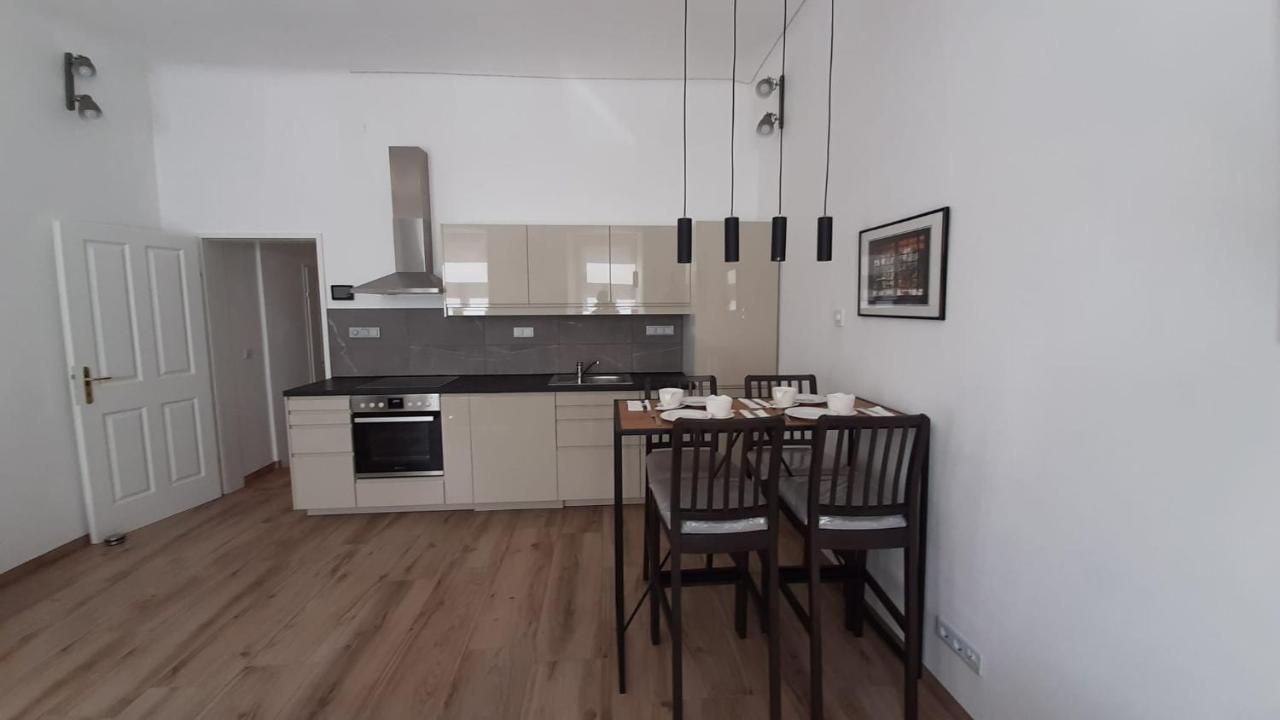 Pia'S Gardenview Apartment Виена Екстериор снимка