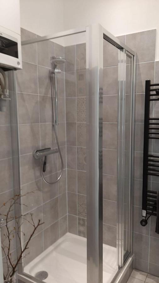 Pia'S Gardenview Apartment Виена Екстериор снимка