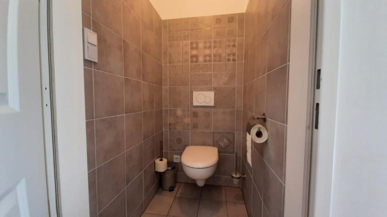 Pia'S Gardenview Apartment Виена Екстериор снимка